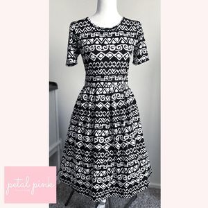 NWOT | SIZE LARGE | LULAROE AMELIA Fit & Flare Textured Knit Dress